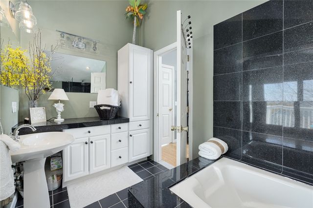 84 Dundas Avenue, Warwick, RI 02888