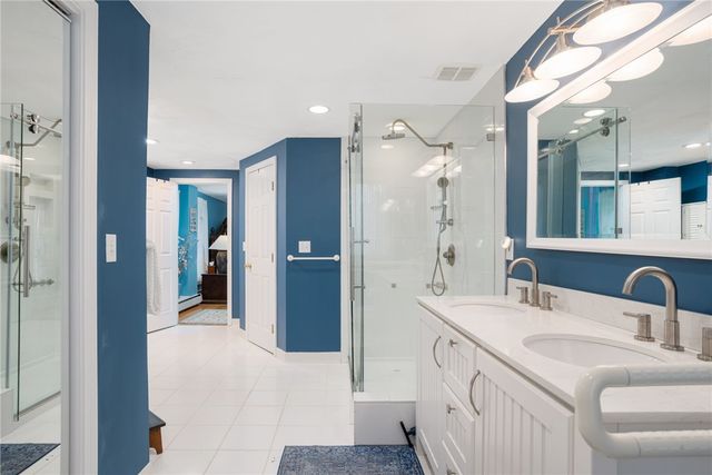 84 Dundas Avenue, Warwick, RI 02888