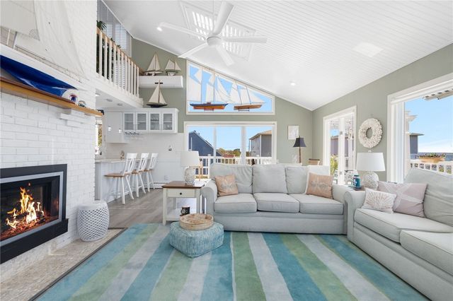 84 Dundas Avenue, Warwick, RI 02888