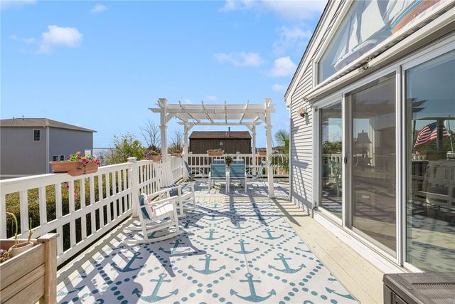 84 Dundas Avenue, Warwick, RI 02888