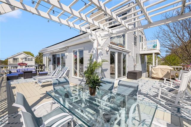 84 Dundas Avenue, Warwick, RI 02888