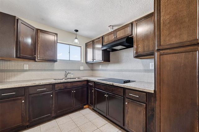 302 W Shaw Avenue A, Pasadena, TX 77506