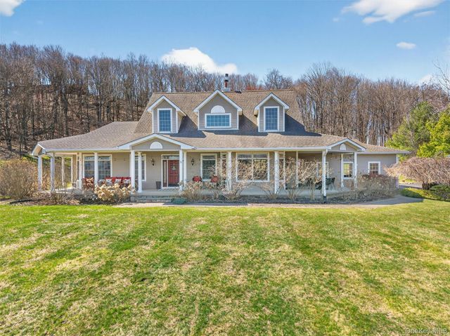 5 Deer Meadow Drive, Wallkill, NY 12589