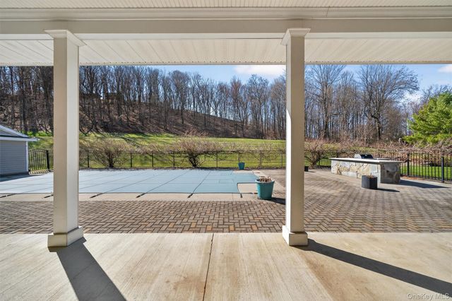 5 Deer Meadow Drive, Wallkill, NY 12589