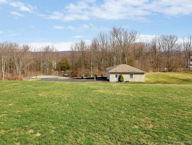 5 Deer Meadow Drive, Wallkill, NY 12589