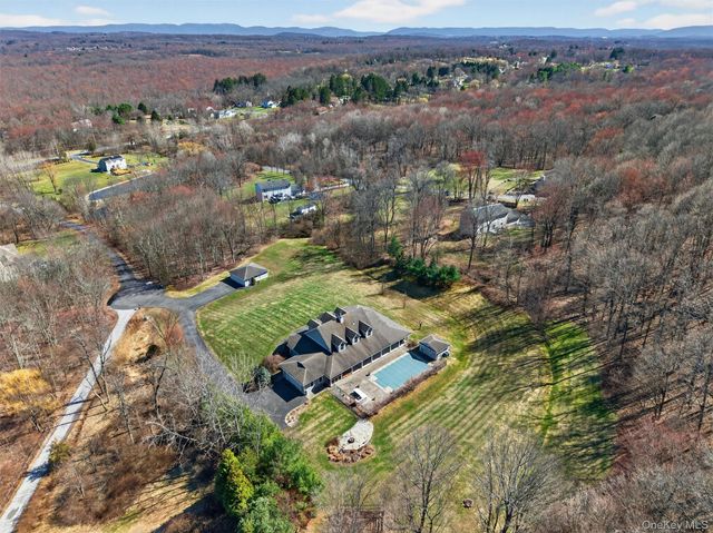 5 Deer Meadow Drive, Wallkill, NY 12589