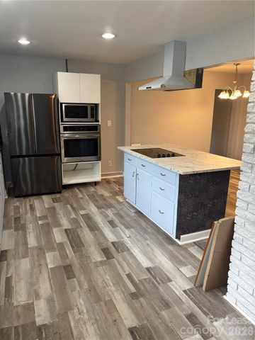 6225 Branch Hill Circle, Charlotte, NC 28213