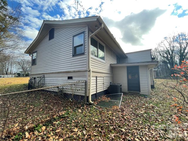 6225 Branch Hill Circle, Charlotte, NC 28213