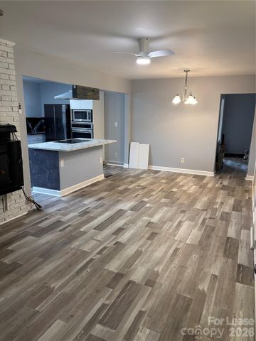 6225 Branch Hill Circle, Charlotte, NC 28213