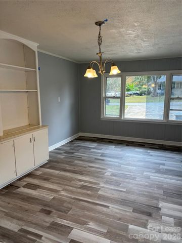 6225 Branch Hill Circle, Charlotte, NC 28213