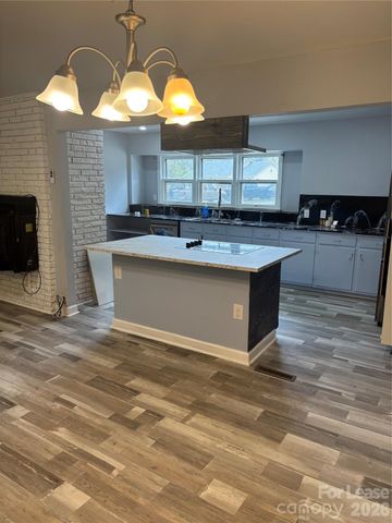 6225 Branch Hill Circle, Charlotte, NC 28213