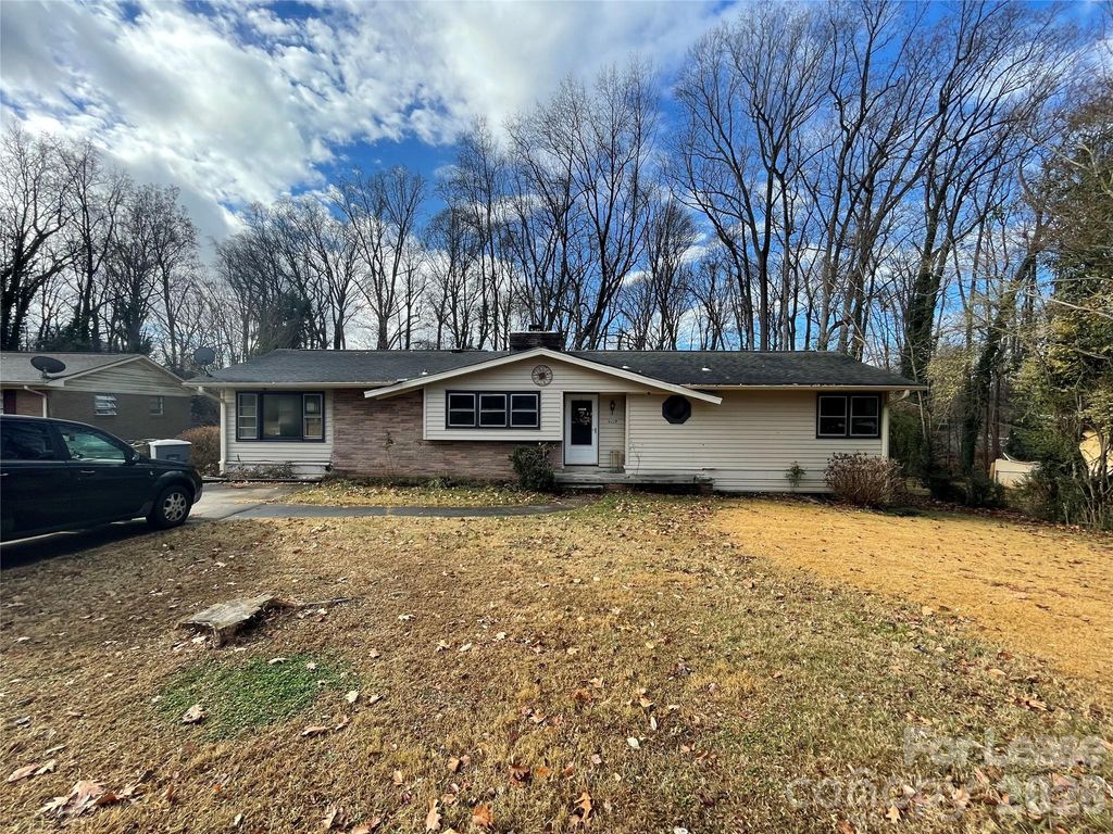 6225 Branch Hill Circle, Charlotte, NC 28213