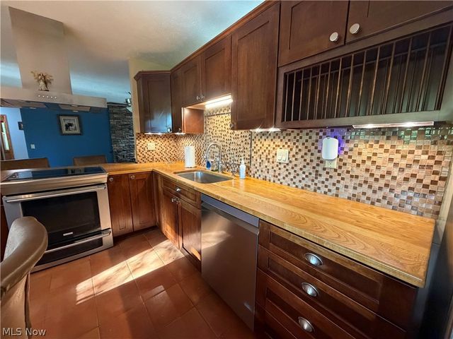 3656 Erhart Road, Litchfield, OH 44253