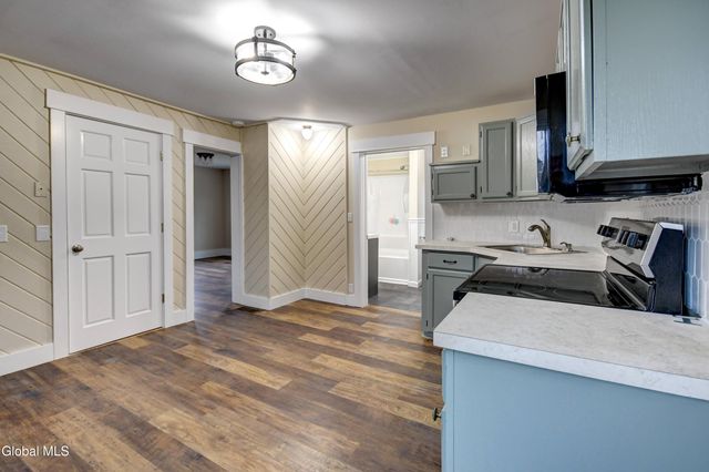 10 Hallenbeck Street, Mayfield, NY 12117