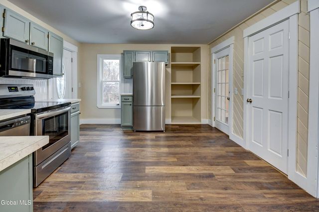 10 Hallenbeck Street, Mayfield, NY 12117