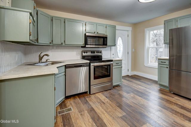 10 Hallenbeck Street, Mayfield, NY 12117