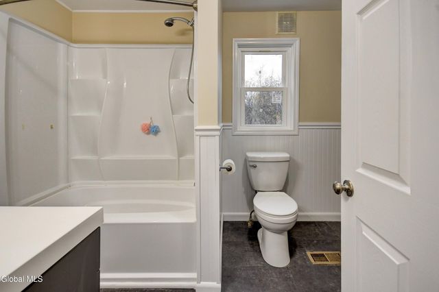 10 Hallenbeck Street, Mayfield, NY 12117