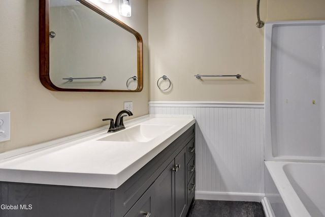 10 Hallenbeck Street, Mayfield, NY 12117