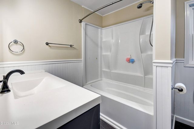 10 Hallenbeck Street, Mayfield, NY 12117