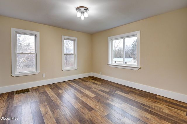 10 Hallenbeck Street, Mayfield, NY 12117