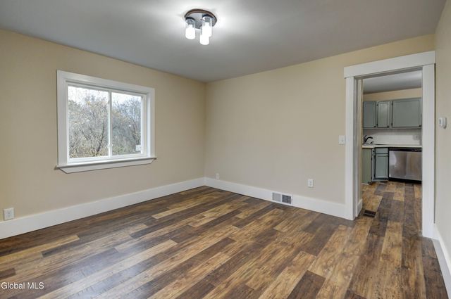 10 Hallenbeck Street, Mayfield, NY 12117