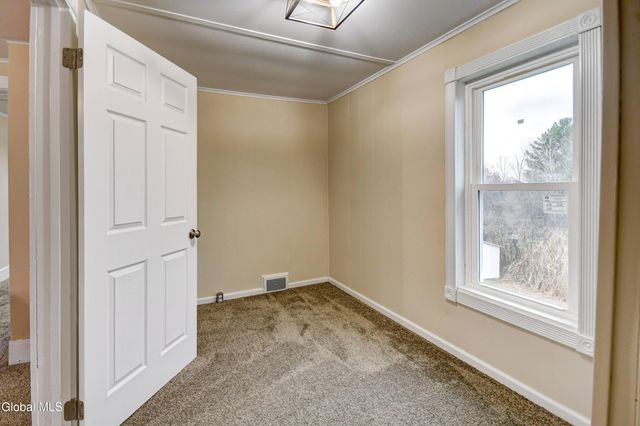 10 Hallenbeck Street, Mayfield, NY 12117