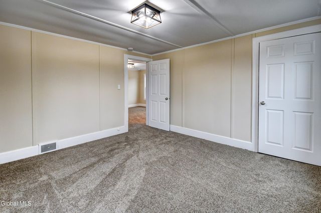 10 Hallenbeck Street, Mayfield, NY 12117