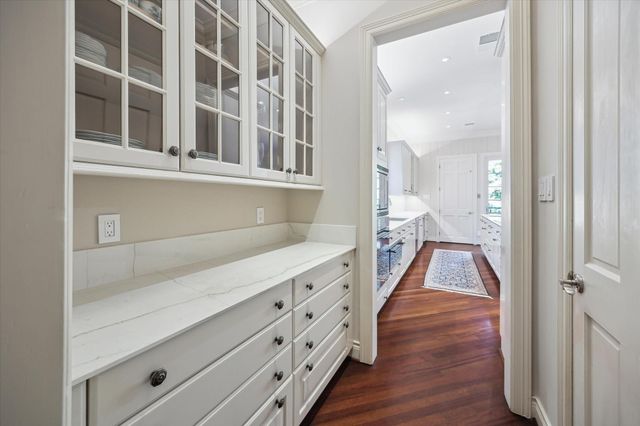 18 Pinewold Circle, Houston, TX 77056