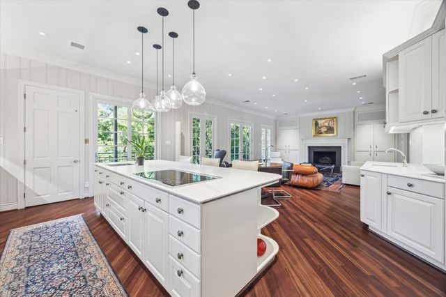 18 Pinewold Circle, Houston, TX 77056