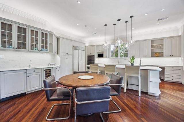 18 Pinewold Circle, Houston, TX 77056