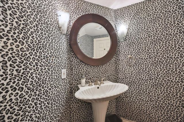 18 Pinewold Circle, Houston, TX 77056