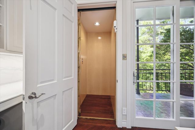 18 Pinewold Circle, Houston, TX 77056