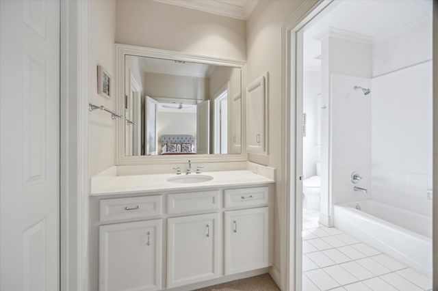 18 Pinewold Circle, Houston, TX 77056