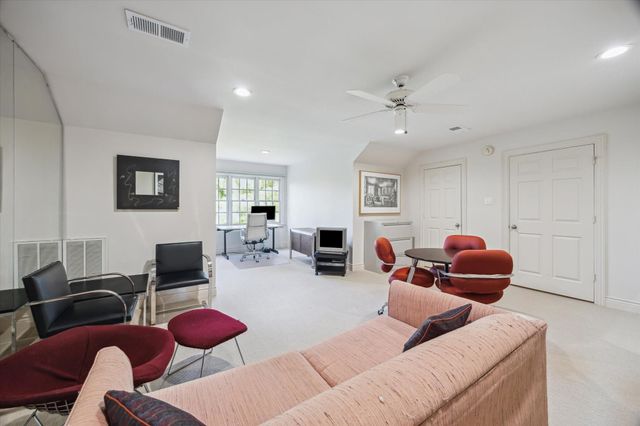 18 Pinewold Circle, Houston, TX 77056