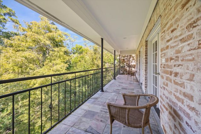 18 Pinewold Circle, Houston, TX 77056