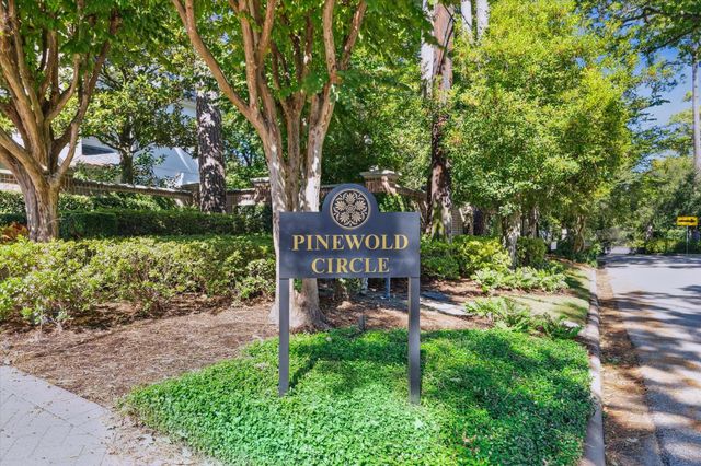 18 Pinewold Circle, Houston, TX 77056