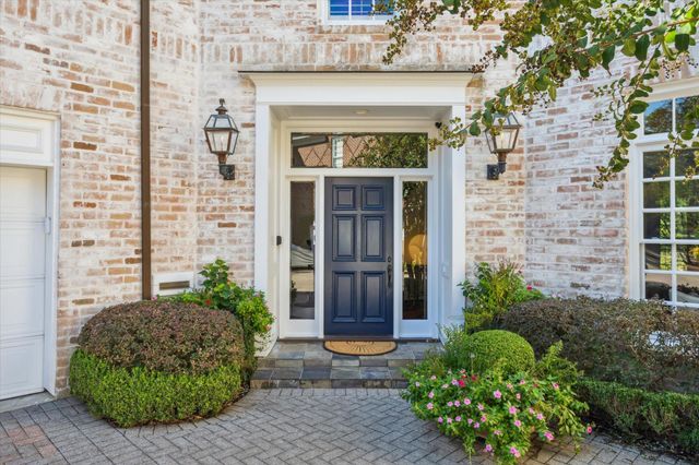 18 Pinewold Circle, Houston, TX 77056