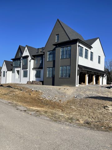 1932 Silver Fox Rd, Thompsons Station, TN 37179