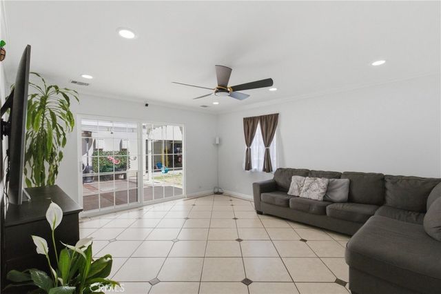 6836 Aura, Reseda, CA 91335