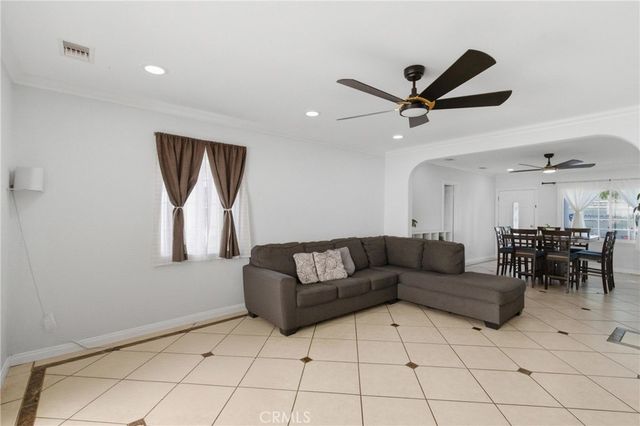 6836 Aura, Reseda, CA 91335