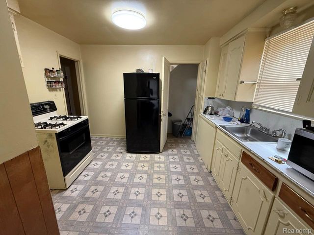 13592 Rosemont Avenue, Detroit, MI 48223