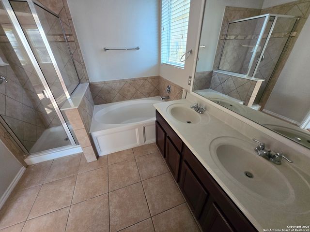 225 Country Vale, Cibolo, TX 78108