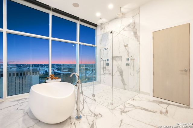 123 Lexington Ave Apt 1806, San Antonio, TX 78205