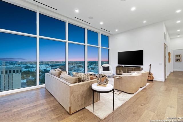 123 Lexington Ave Apt 1806, San Antonio, TX 78205