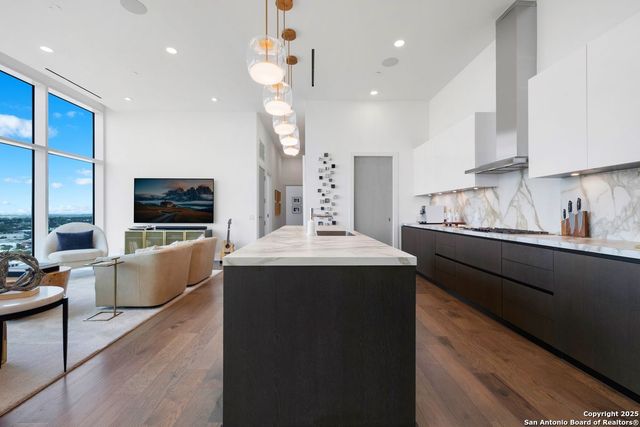 123 Lexington Ave Apt 1806, San Antonio, TX 78205