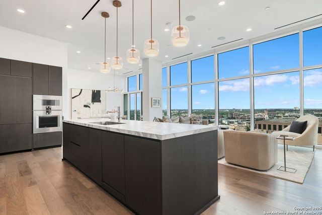 123 Lexington Ave Apt 1806, San Antonio, TX 78205