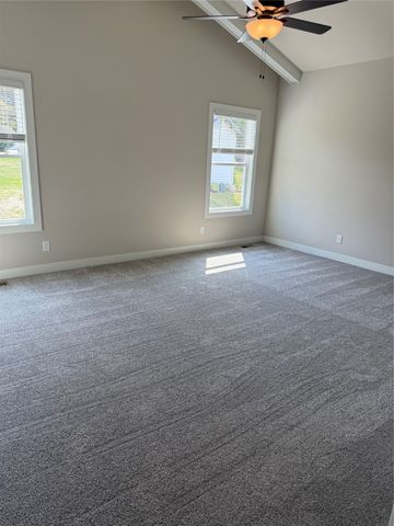 2407 N 8th Avenue E, Newton, IA 50208