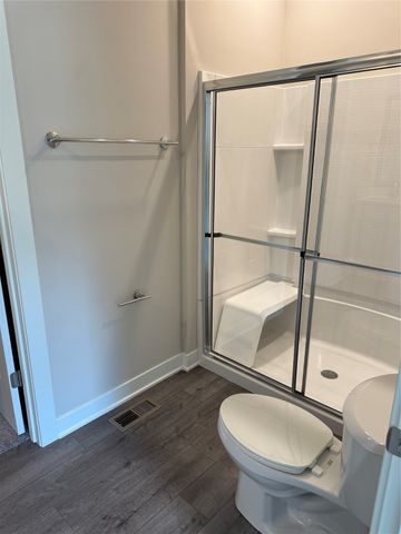 2407 N 8th Avenue E, Newton, IA 50208