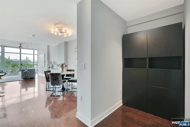 100 Thompson Lane 4D, Edgewater, NJ 07020