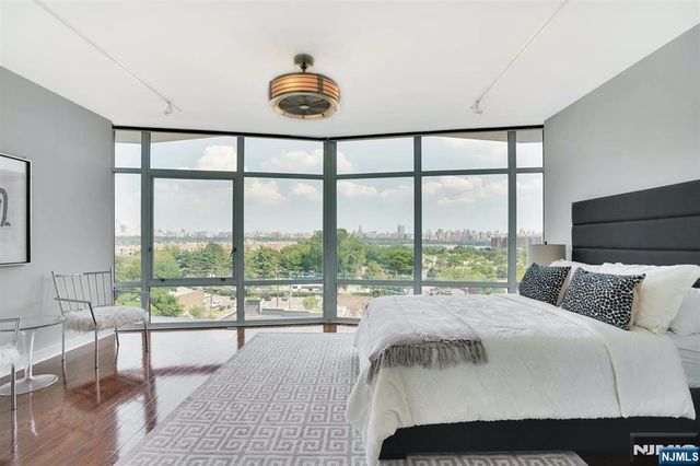 100 Thompson Lane 4D, Edgewater, NJ 07020